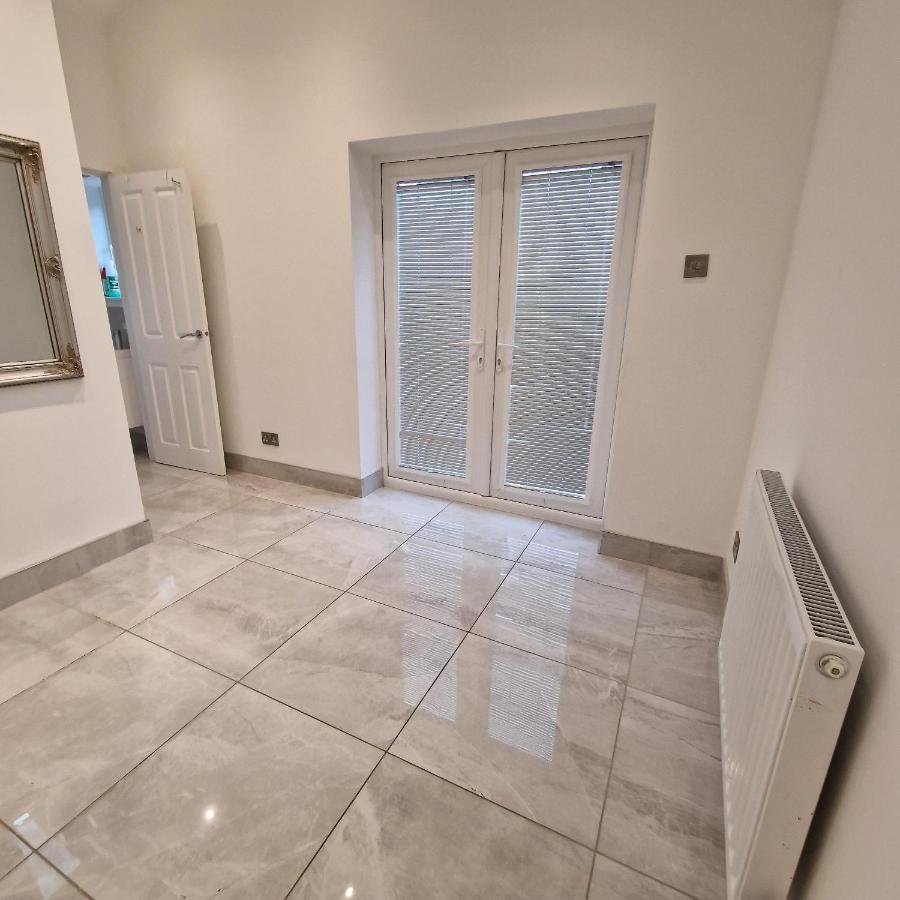 Delightful & Spacious Guest House In Farnworth Near Bolton Hospital Exterior photo