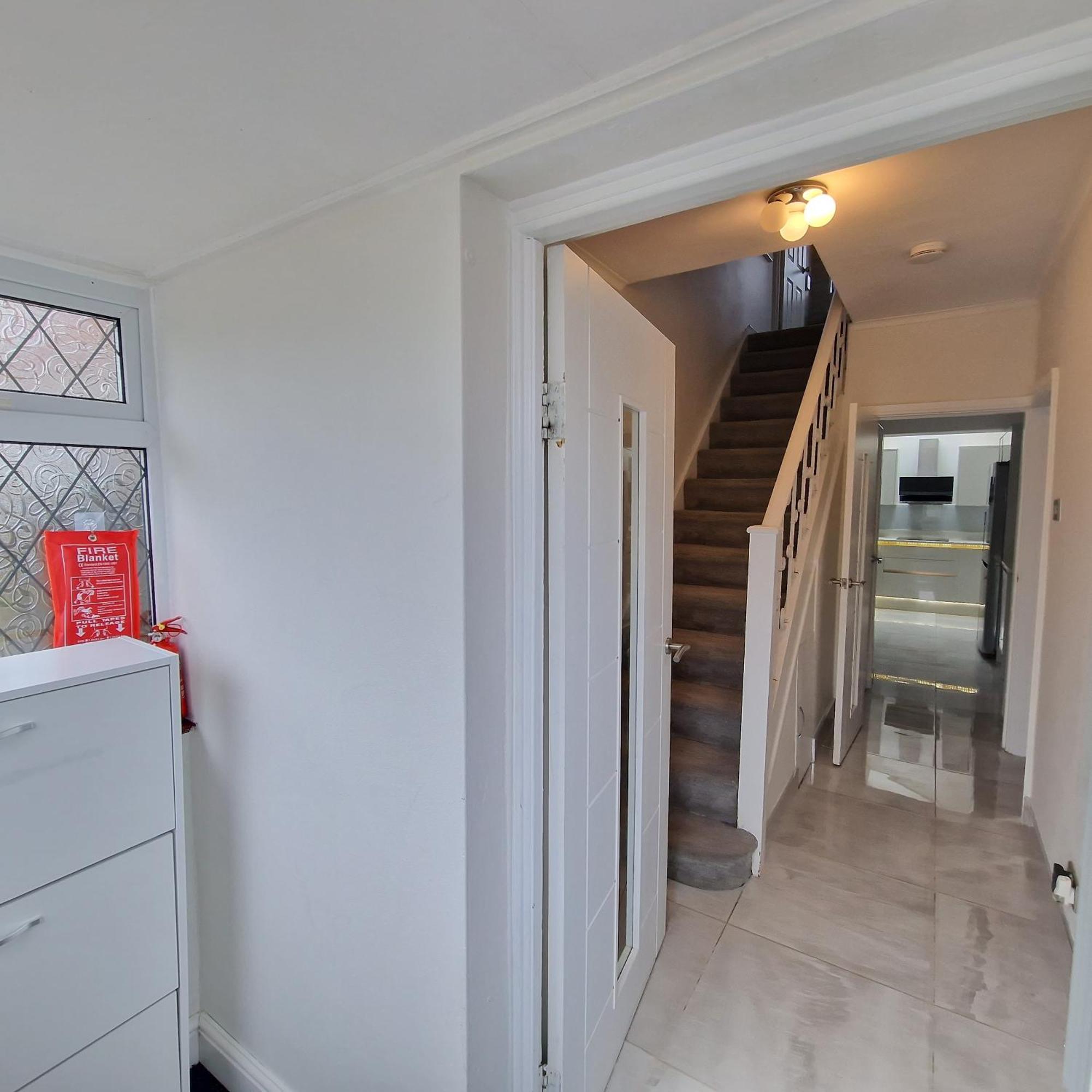 Delightful & Spacious Guest House In Farnworth Near Bolton Hospital Exterior photo